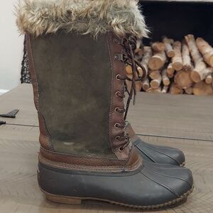 Sporto Tall Natasha Duck Boots Olive Sz 8